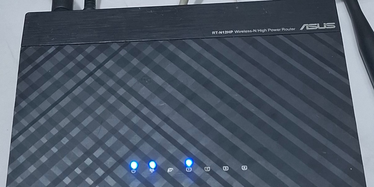 ASUS RT-N12HP Wireless-N High Powered Router DDWRT Firmwire