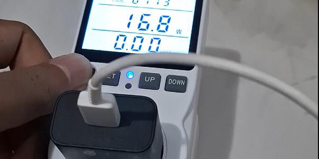 Stop Kontak Watt Meter Digital